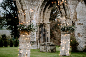 historic house wedding lighting and flowers